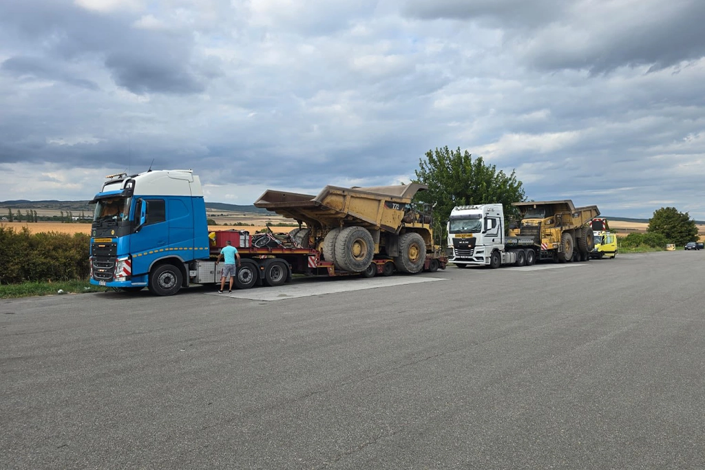 O mica parte din flota de transport agabaritic a firmei Special Cargo Europe